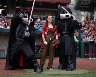 Dafne Keen feet photo thumbnail