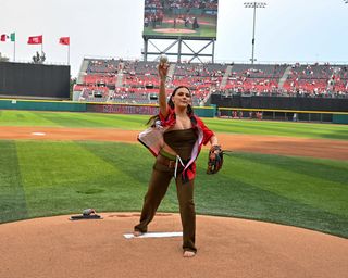Dafne Keen feet photo thumbnail