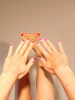 Dafni Karavokyri feet photo 1