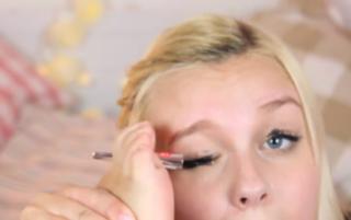 Dagi Bee feet photo thumbnail
