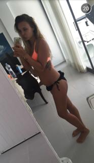 Dagi Bee feet photo thumbnail