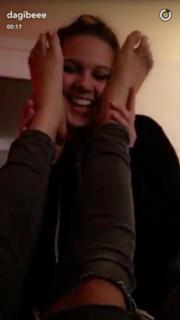 Dagi Bee feet photo thumbnail