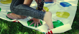 Dagi Bee feet photo thumbnail
