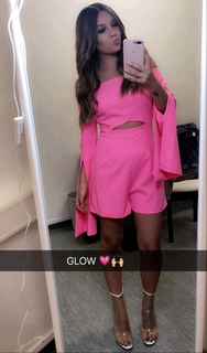 Dagi Bee feet photo thumbnail