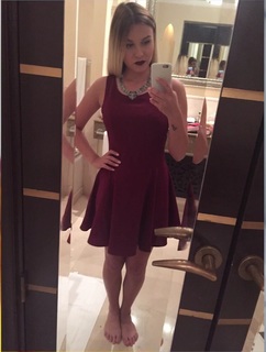 Dagi Bee feet photo thumbnail