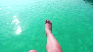 Dagi Bee feet photo thumbnail