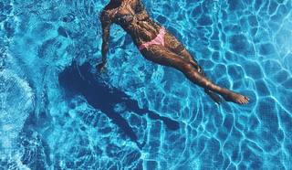 Dagi Bee feet photo thumbnail