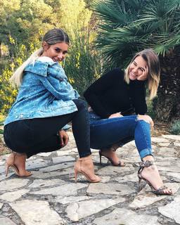 Dagi Bee feet photo thumbnail