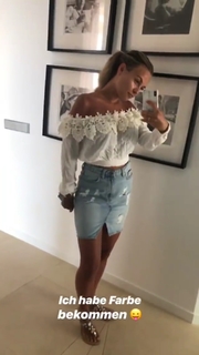 Dagi Bee feet photo thumbnail