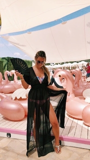Dagi Bee feet photo thumbnail