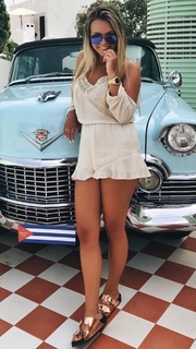Dagi Bee feet photo thumbnail