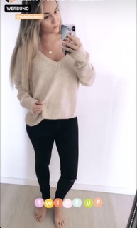 Dagi Bee feet photo thumbnail