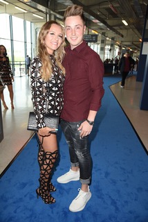 Dagi Bee feet photo thumbnail