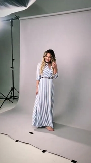 Dagi Bee feet photo thumbnail