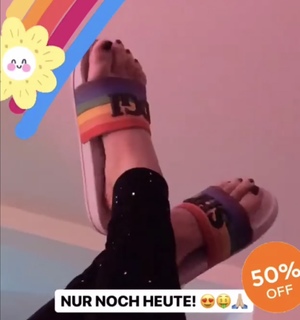 Dagi Bee feet photo thumbnail