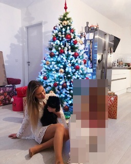 Dagi Bee feet photo thumbnail