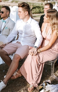 Dagi Bee feet photo thumbnail