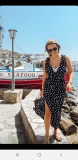 Dagi Bee feet photo thumbnail