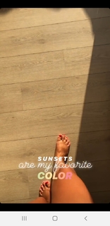 Dagi Bee feet photo thumbnail