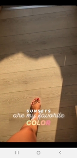 Dagi Bee feet photo thumbnail