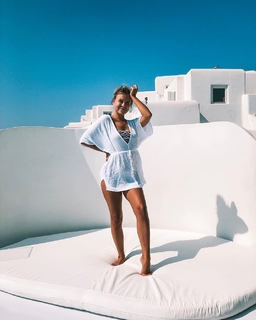 Dagi Bee feet photo thumbnail
