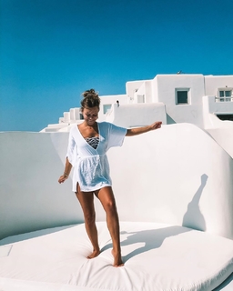 Dagi Bee feet photo thumbnail