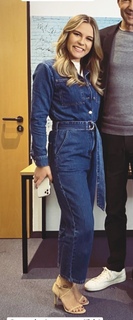 Dagi Bee feet photo thumbnail