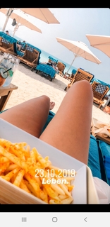 Dagi Bee feet photo thumbnail