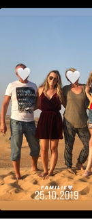 Dagi Bee feet photo thumbnail