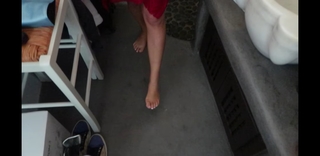 Dagi Bee feet photo thumbnail