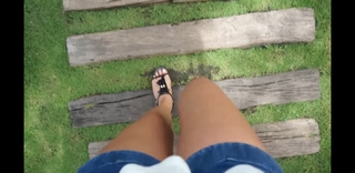 Dagi Bee feet photo thumbnail