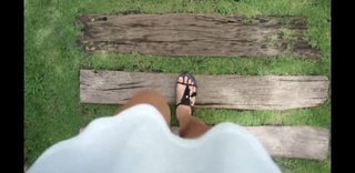 Dagi Bee feet photo thumbnail