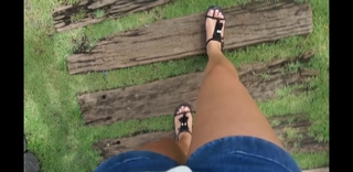 Dagi Bee feet photo thumbnail