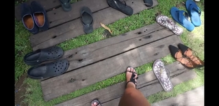 Dagi Bee feet photo thumbnail