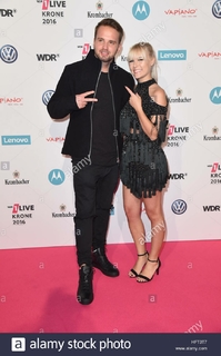Dagi Bee feet photo thumbnail