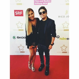 Dagi Bee feet photo thumbnail