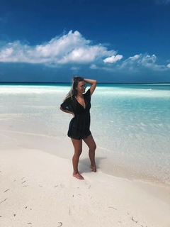 Dagi Bee feet photo thumbnail