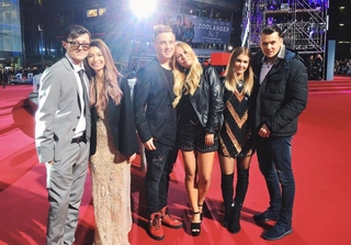 Dagi Bee feet photo thumbnail