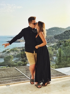 Dagi Bee feet photo thumbnail