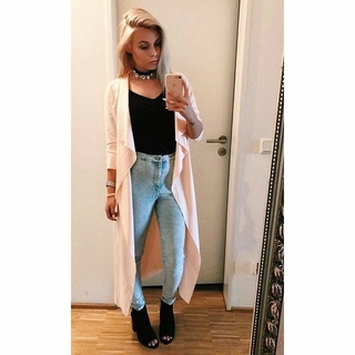 Dagi Bee feet photo thumbnail