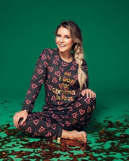 Dagi Bee feet photo thumbnail