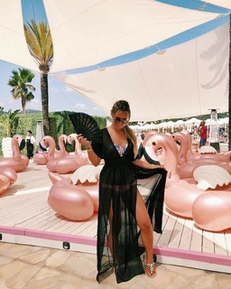Dagi Bee feet photo thumbnail