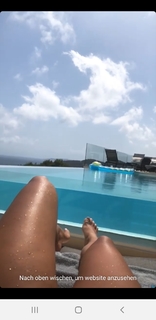 Dagi Bee feet photo thumbnail