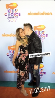 Dagi Bee feet photo thumbnail