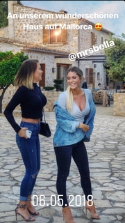 Dagi Bee feet photo thumbnail