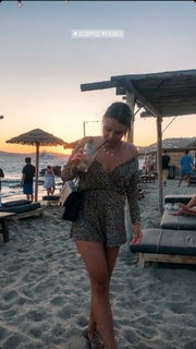 Dagi Bee feet photo thumbnail