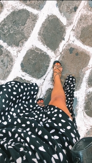 Dagi Bee feet photo thumbnail