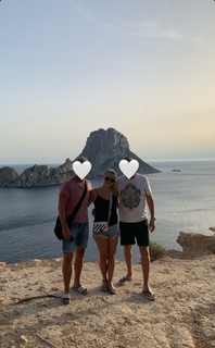 Dagi Bee feet photo thumbnail