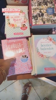 Dagi Bee feet photo thumbnail