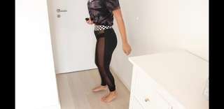 Dagi Bee feet photo thumbnail